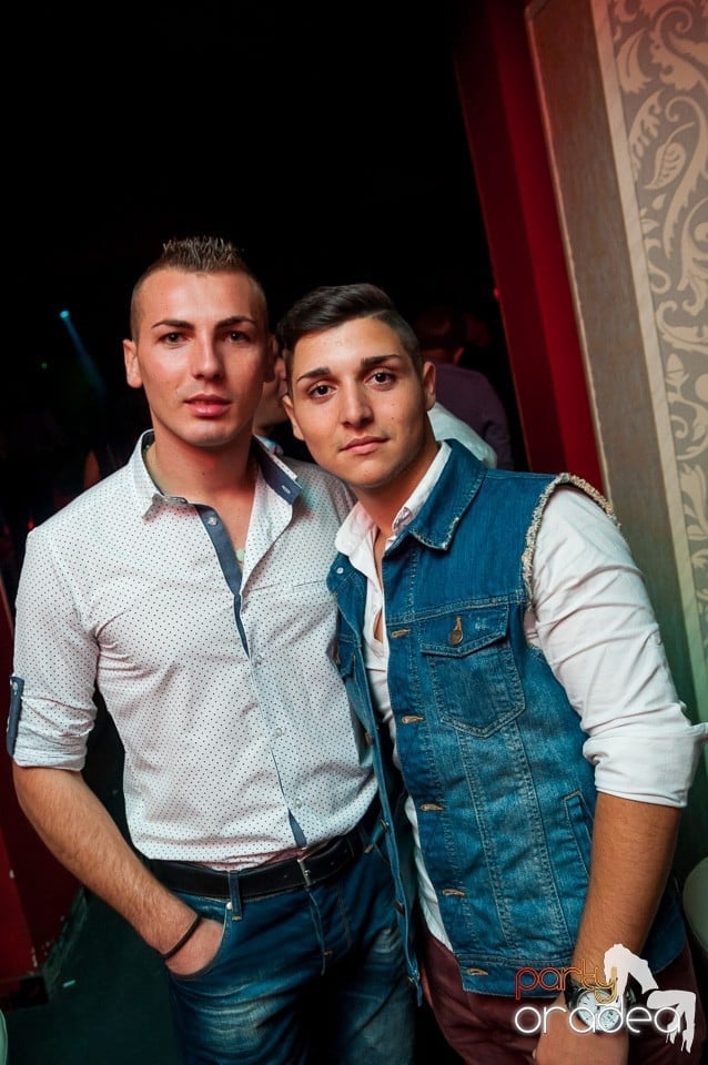 Petrecere cu muzică live,