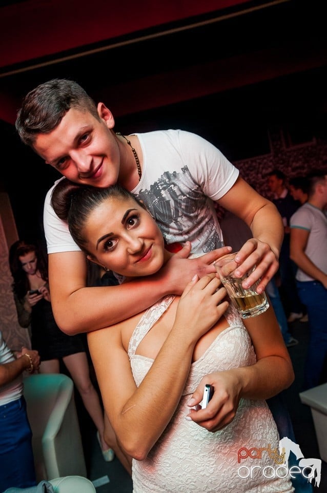 Petrecere cu muzică live,