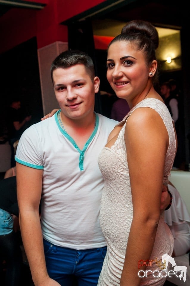Petrecere cu muzică live,