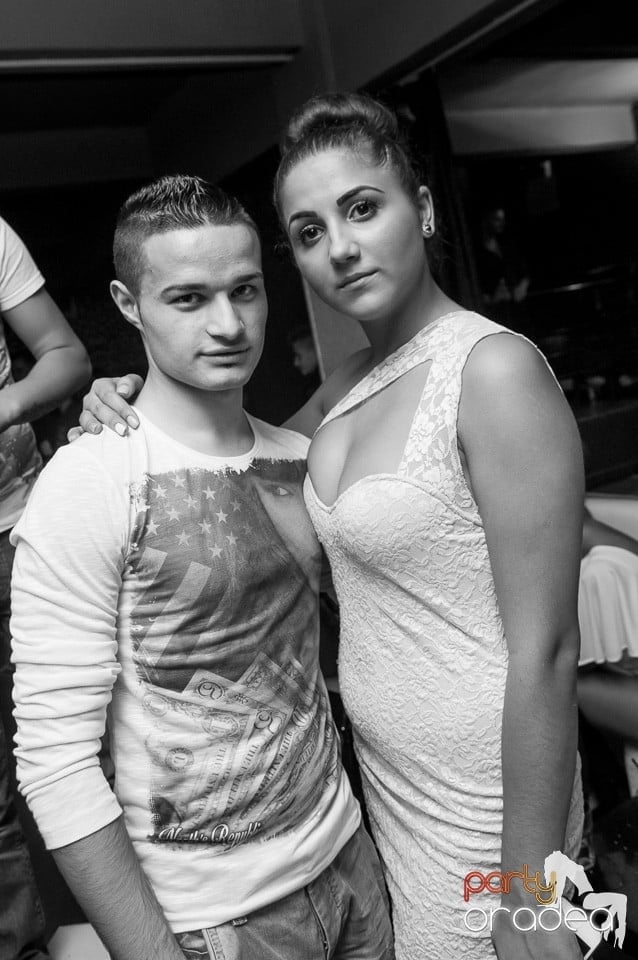 Petrecere cu muzică live,