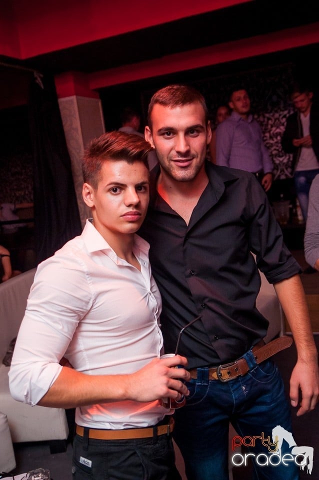 Petrecere cu muzică live,