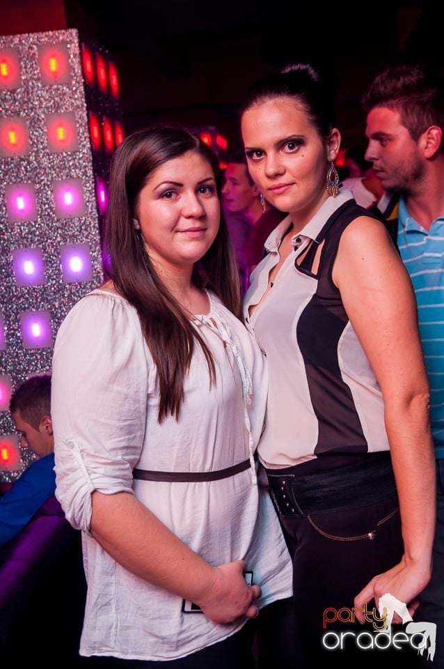 Petrecere cu muzică live,