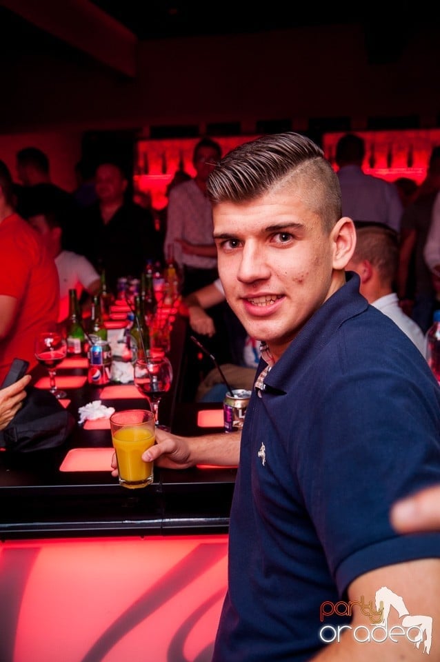 Petrecere cu muzică live,
