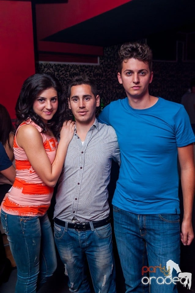 Petrecere cu muzică live,