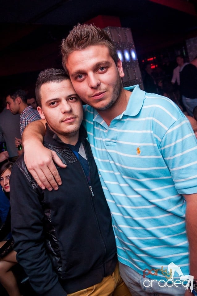 Petrecere cu muzică live,