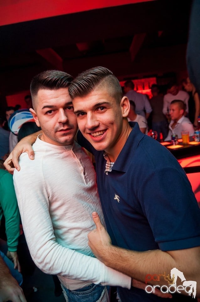 Petrecere cu muzică live,