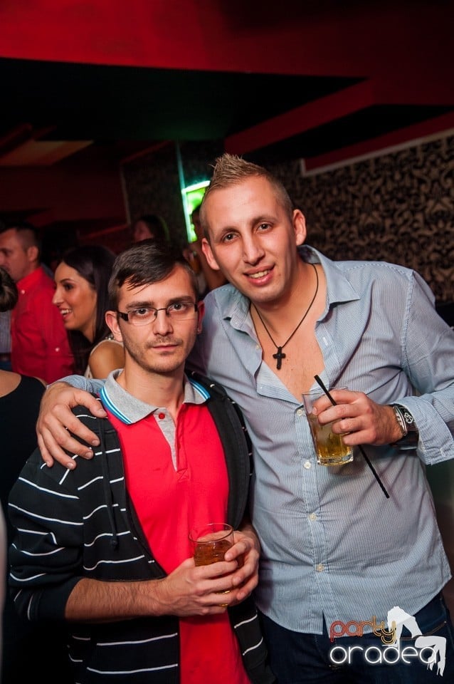 Petrecere cu muzică live,