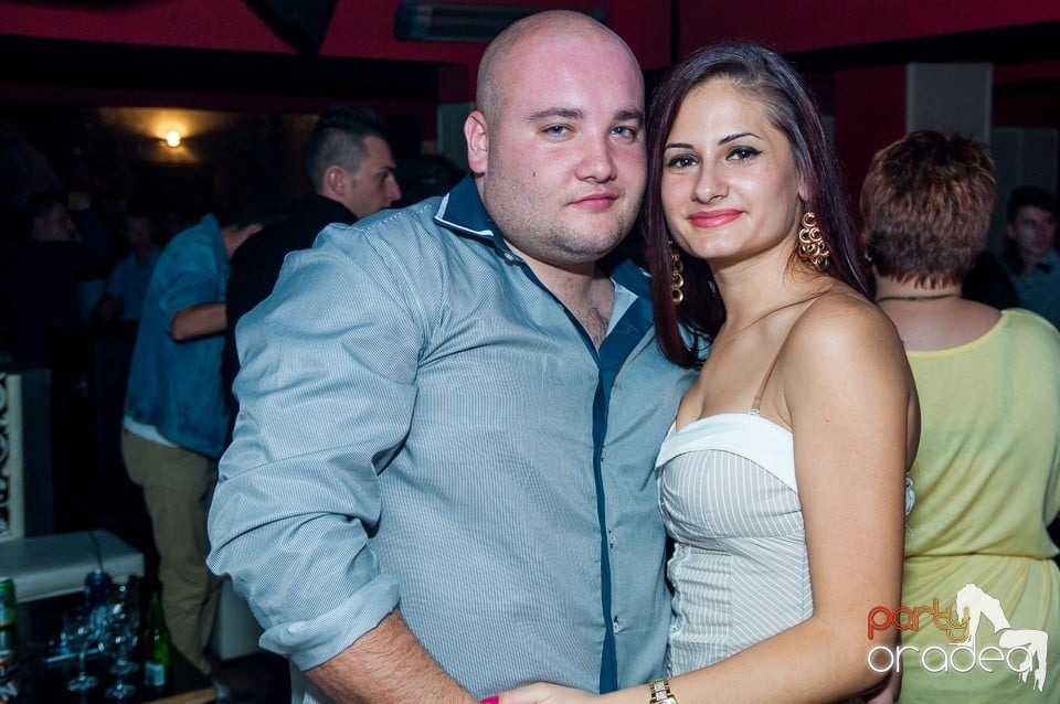 Petrecere cu muzică live,