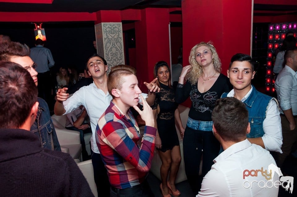 Petrecere cu muzică live,