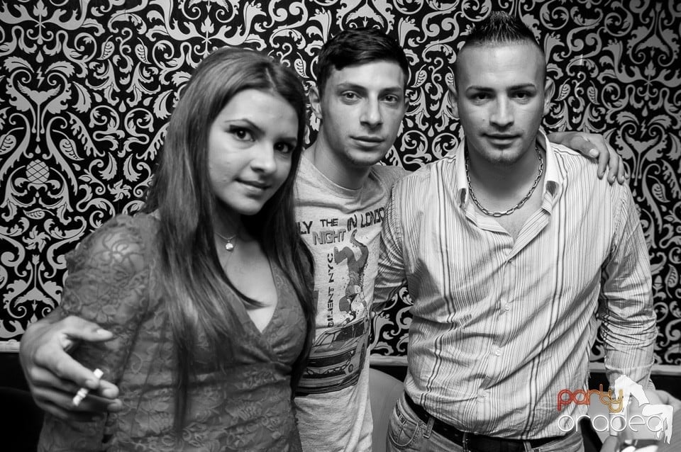 Petrecere cu muzică live,
