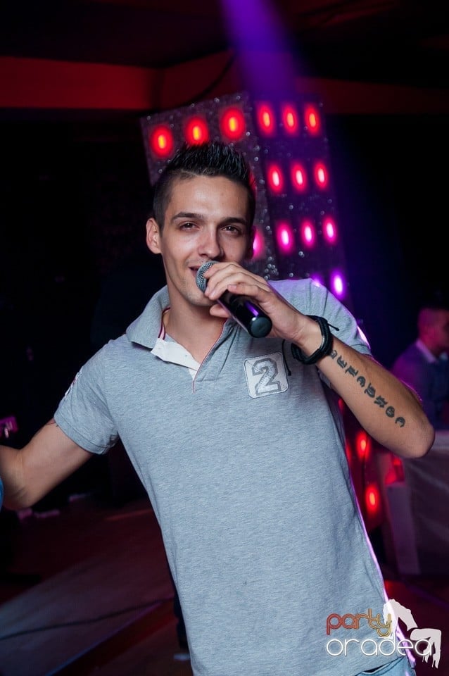 Petrecere cu muzică live,