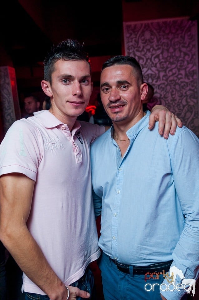 Petrecere cu muzică live,