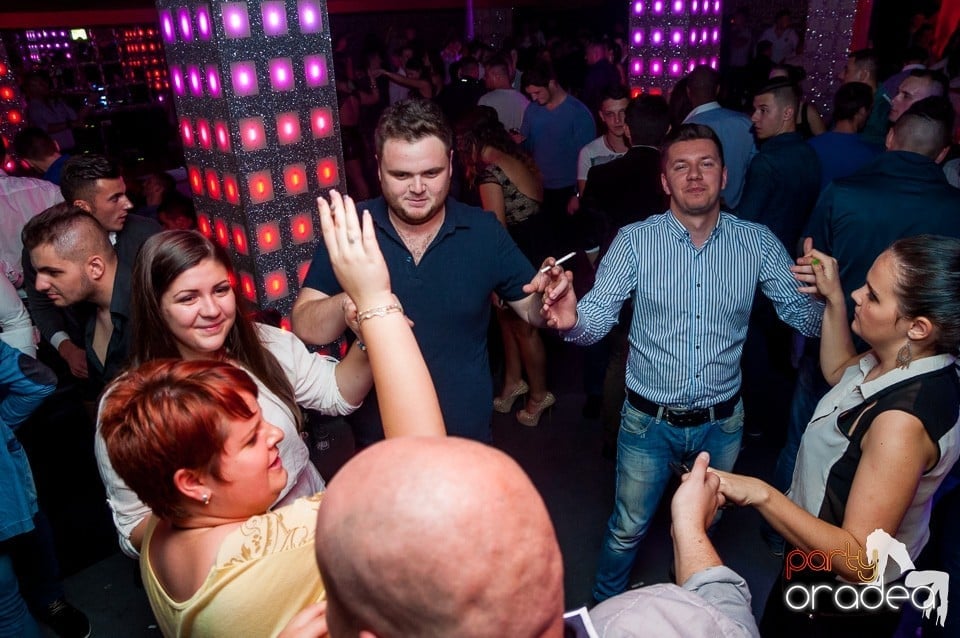 Petrecere cu muzică live,
