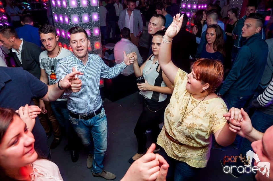 Petrecere cu muzică live,