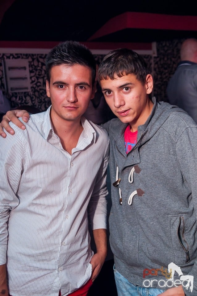 Petrecere cu muzică live,