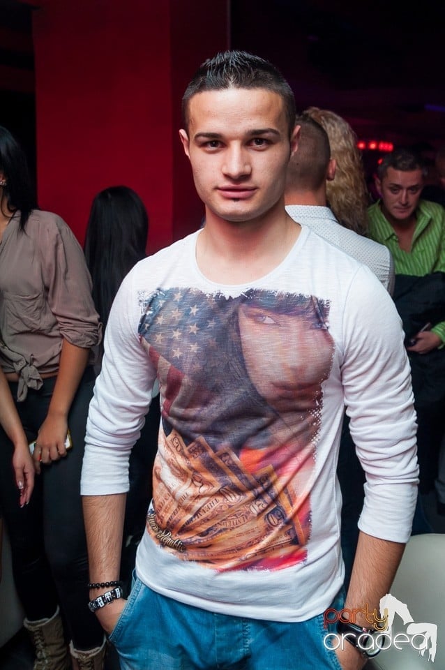 Petrecere cu muzică live,