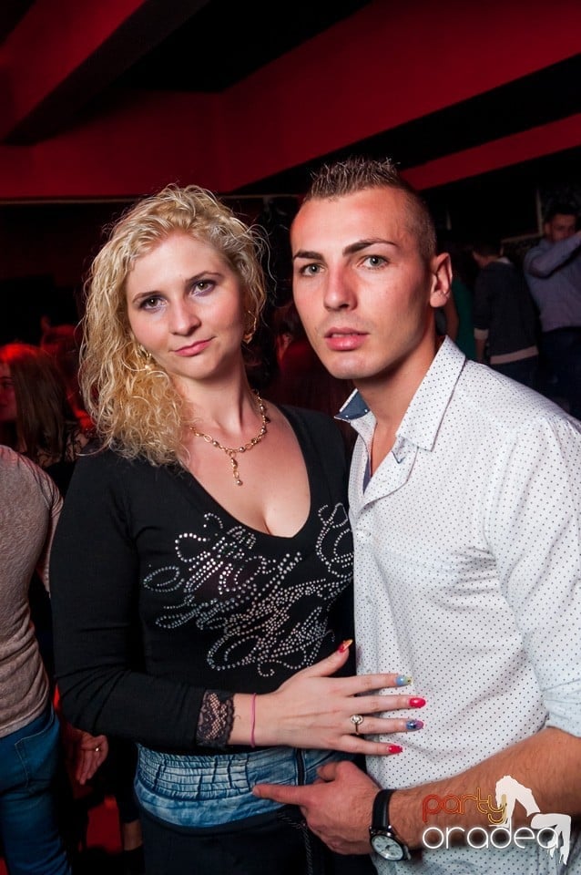 Petrecere cu muzică live,
