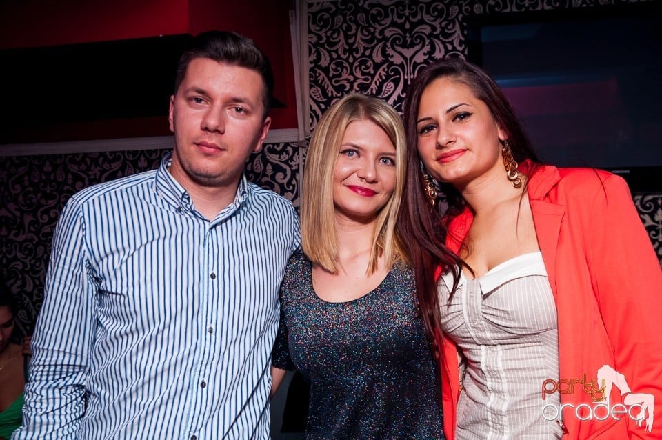 Petrecere cu muzică live,