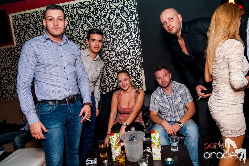 Petrecere cu muzică live,