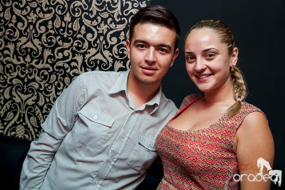 Petrecere cu muzică live,