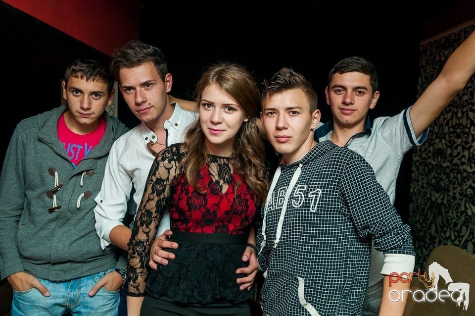 Petrecere cu muzică live,