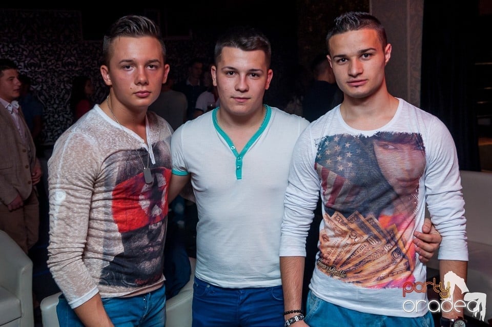 Petrecere cu muzică live,