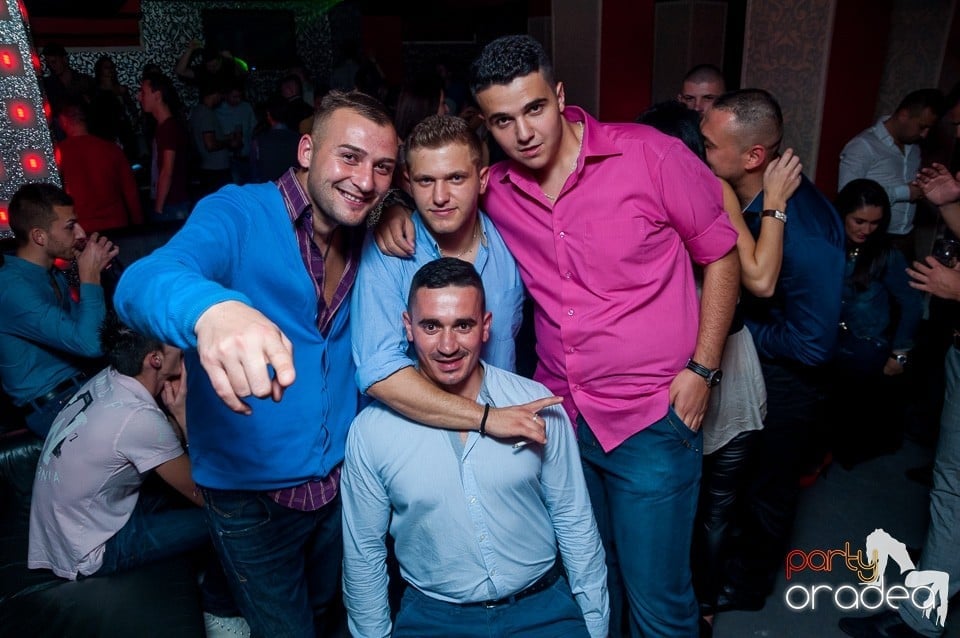 Petrecere cu muzică live,