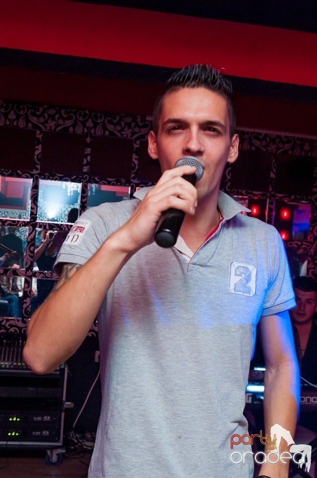Petrecere cu muzică live,