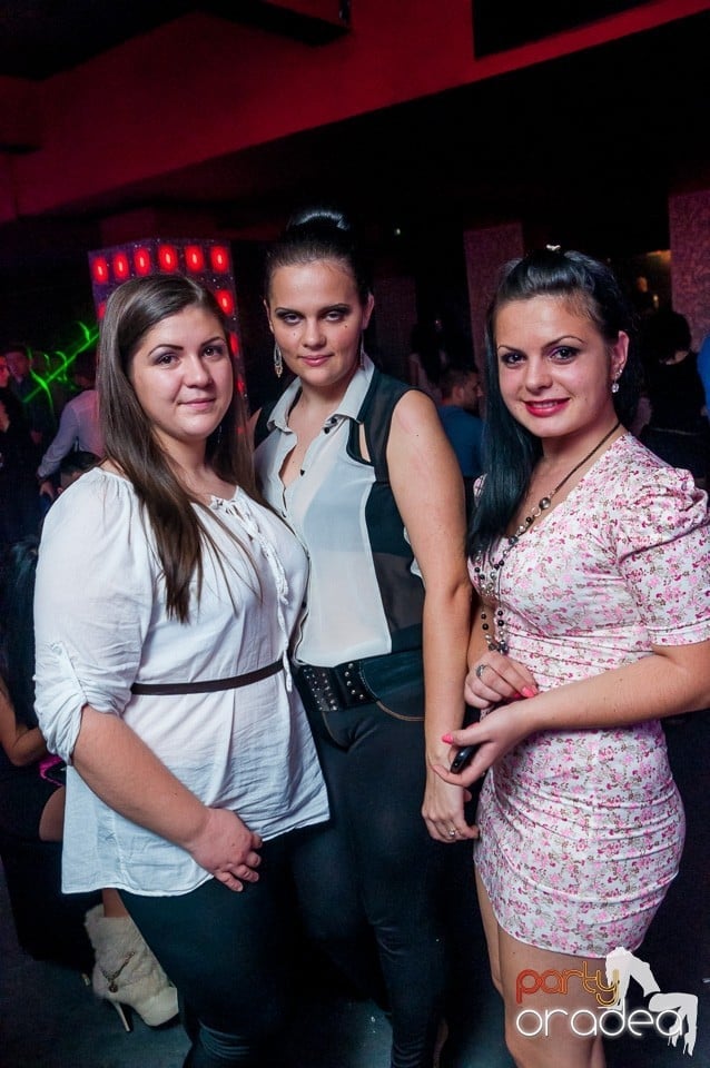 Petrecere cu muzică live,