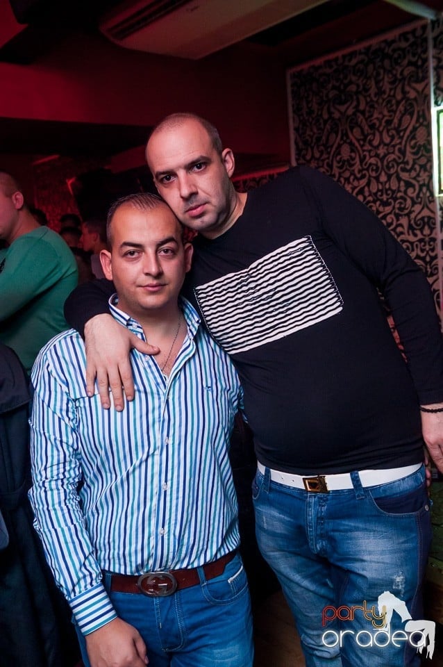 Petrecere cu muzică live,