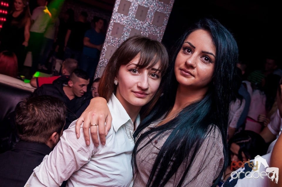 Petrecere cu muzică live,