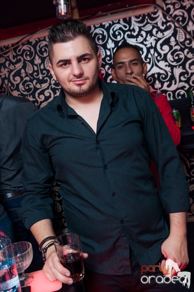 Petrecere cu muzică live,