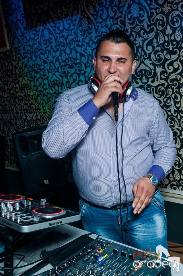 Petrecere cu muzică live,