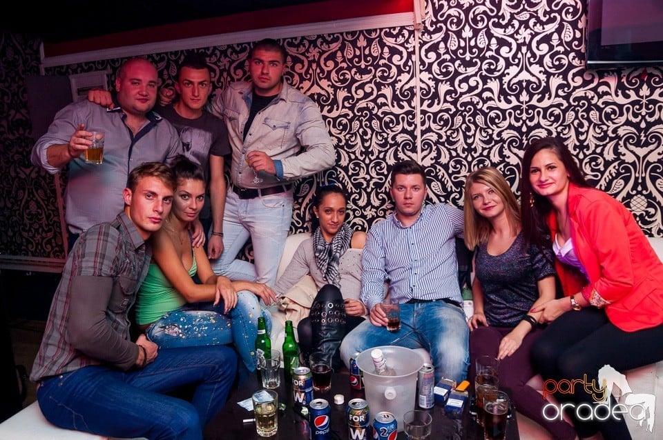 Petrecere cu muzică live,