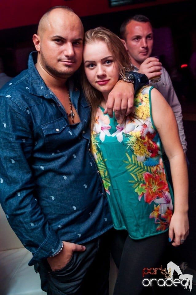 Petrecere cu muzică live,