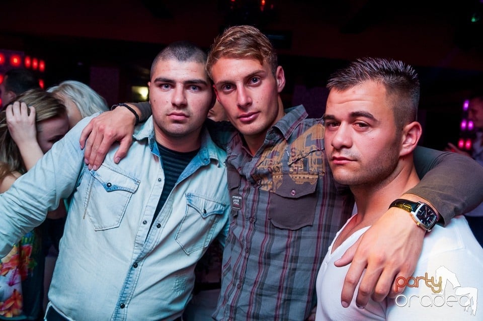 Petrecere cu muzică live,