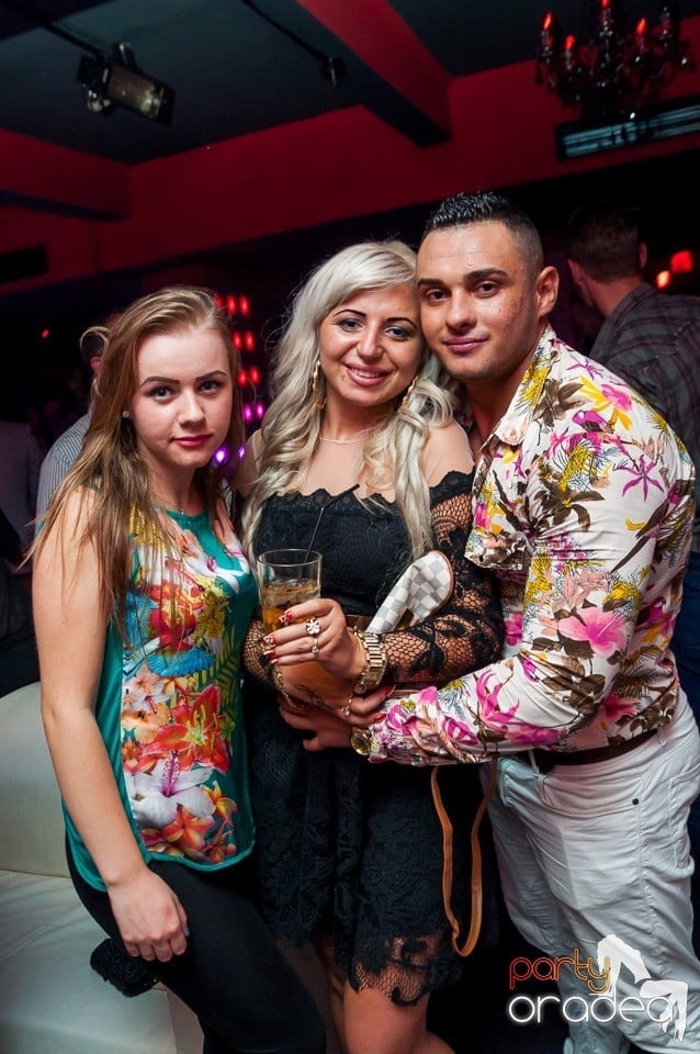 Petrecere cu muzică live,