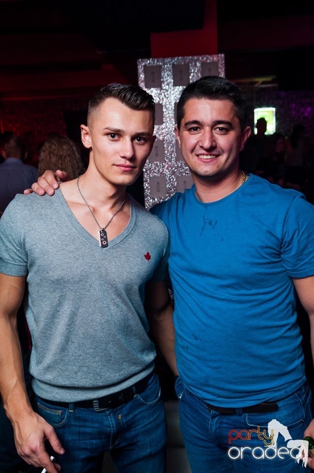 Petrecere cu muzică live,