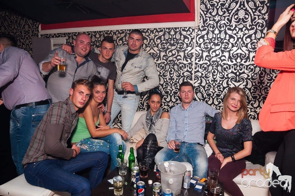 Petrecere cu muzică live,