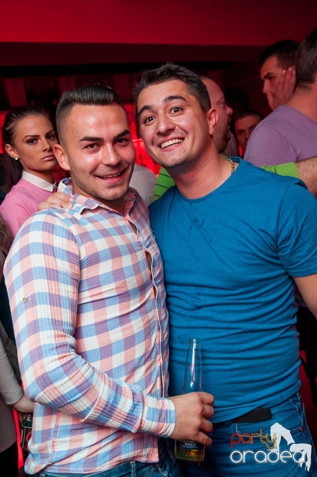 Petrecere cu muzică live,