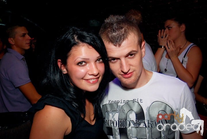 Petrecere cu ring de dans plin la Escape, 