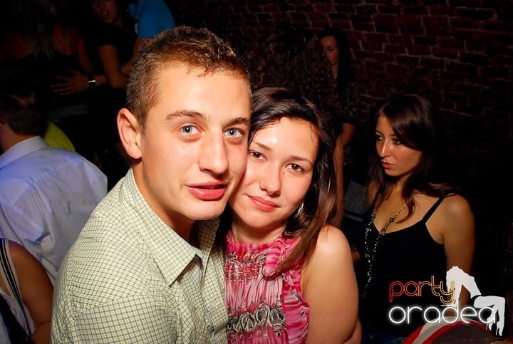 Petrecere cu ring de dans plin la Escape, 