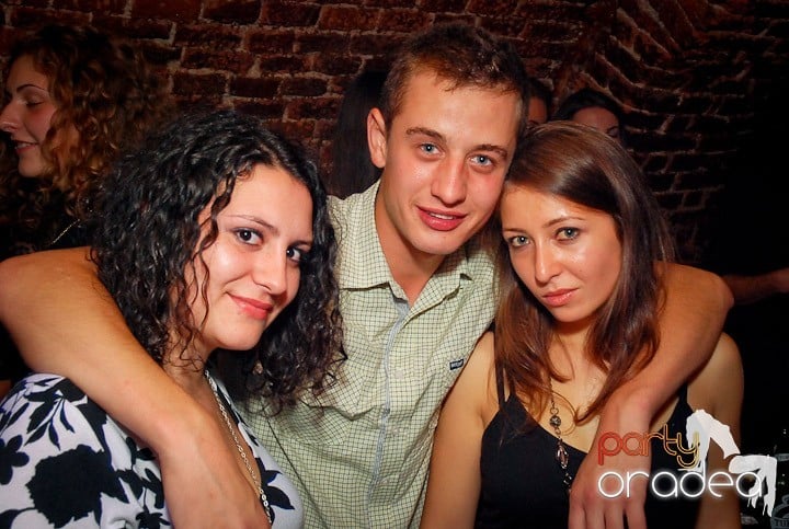 Petrecere cu ring de dans plin la Escape, 