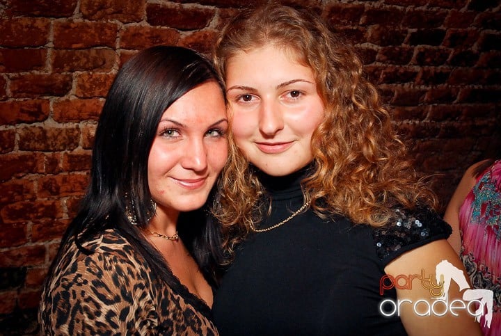 Petrecere cu ring de dans plin la Escape, 