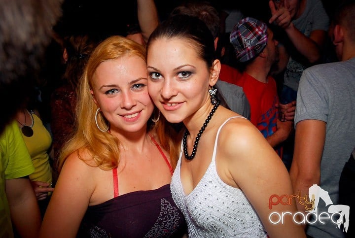 Petrecere cu ring de dans plin la Escape, 