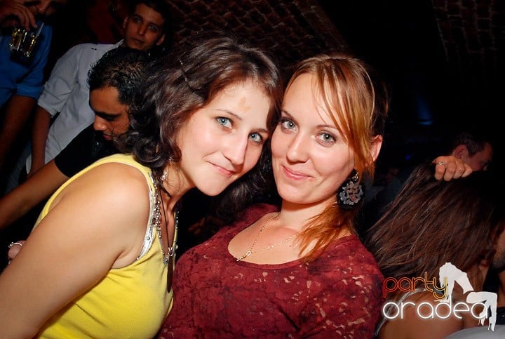 Petrecere cu ring de dans plin la Escape, 