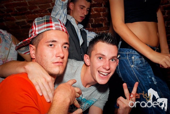 Petrecere cu ring de dans plin la Escape, 