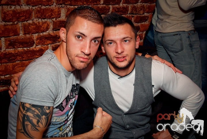 Petrecere cu ring de dans plin la Escape, 