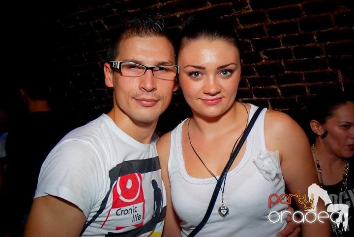 Petrecere cu ring de dans plin la Escape, 