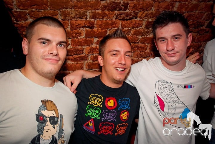 Petrecere cu ring de dans plin la Escape, 